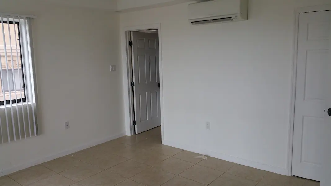 Additional bedroom with closet and air conditioning